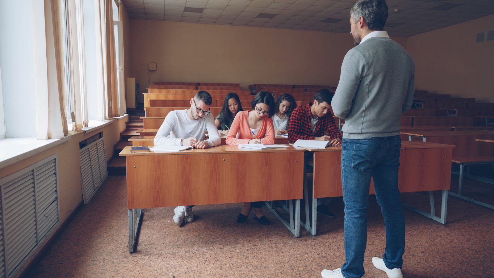 Dział BHP Professor teaching students in a lecture hall.
